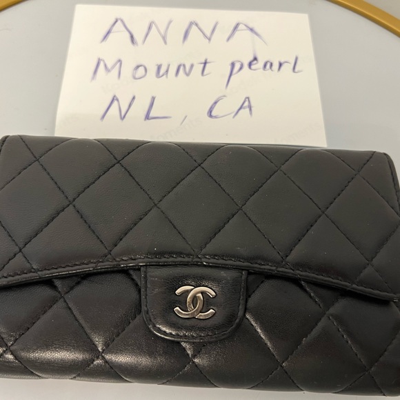 Chanel trifold Authentic- 500 USD/750 Cad - Picture 8 of 14